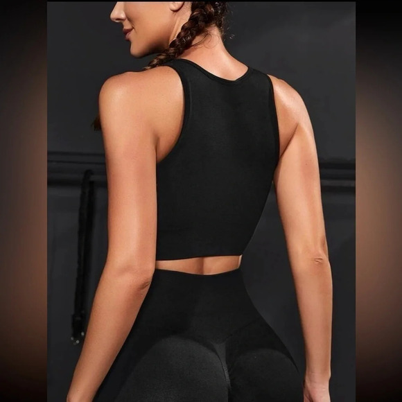 CROP Sports Tank Top - Picture 2 of 5